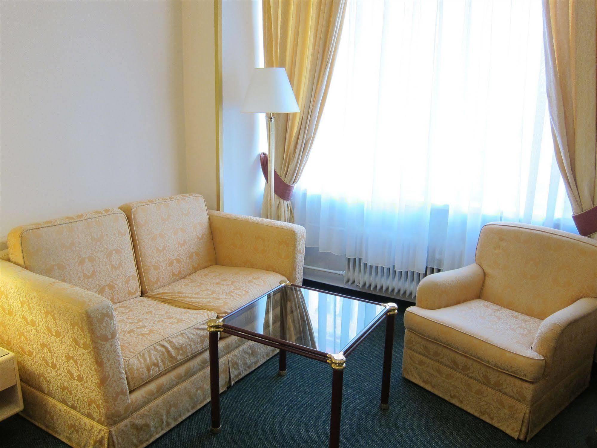 Hotel Mira Inn Prag Exteriör bild
