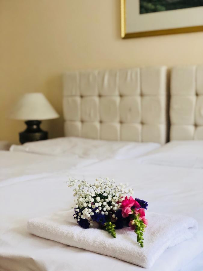 Hotel Mira Inn Prag Exteriör bild