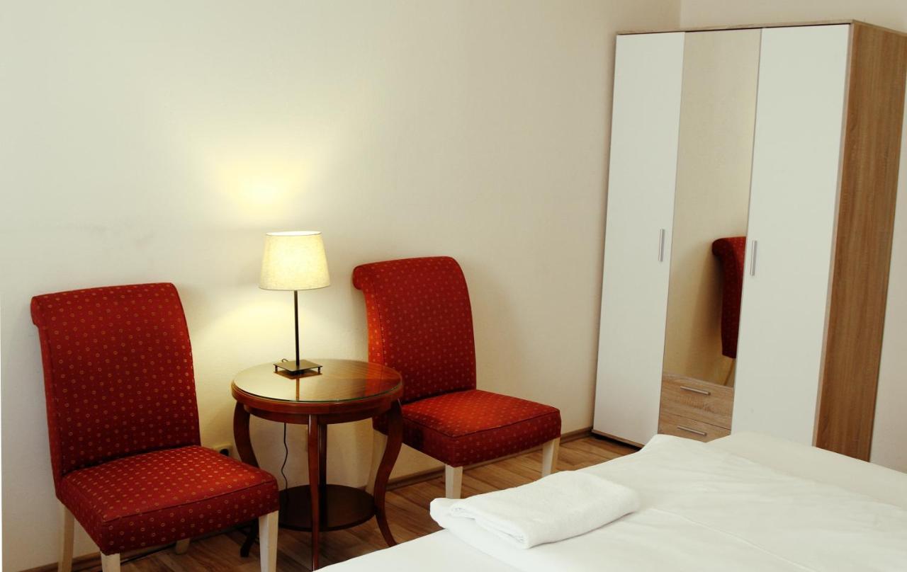 Hotel Mira Inn Prag Exteriör bild