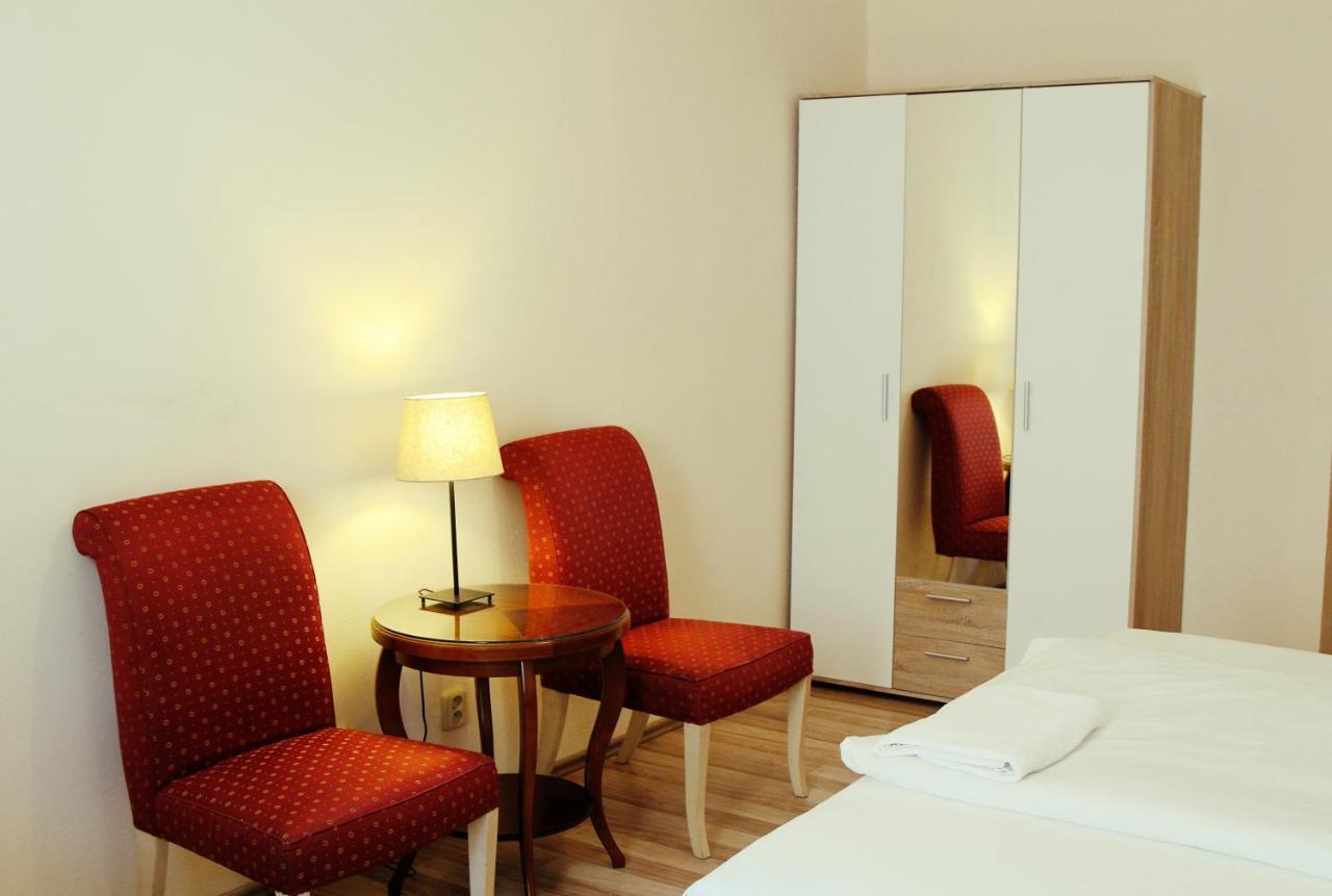 Hotel Mira Inn Prag Exteriör bild